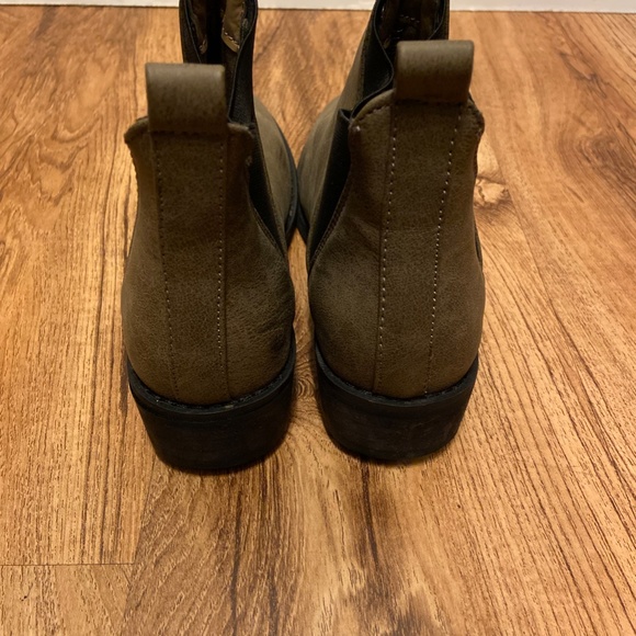 Taupe Chelsea Boots/Booties (Streetwear Society) Size 6 - Picture 3 of 6